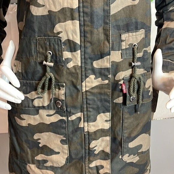 LEVI'S The Jess Cotton Fishtail Hooded Parka Jacket Green Camo Size XS - Picture 4 of 8